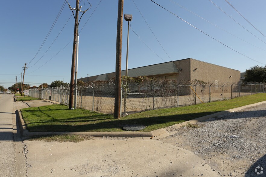 More Photos Of 10465 Shady Trl, Dallas Flex For Sale