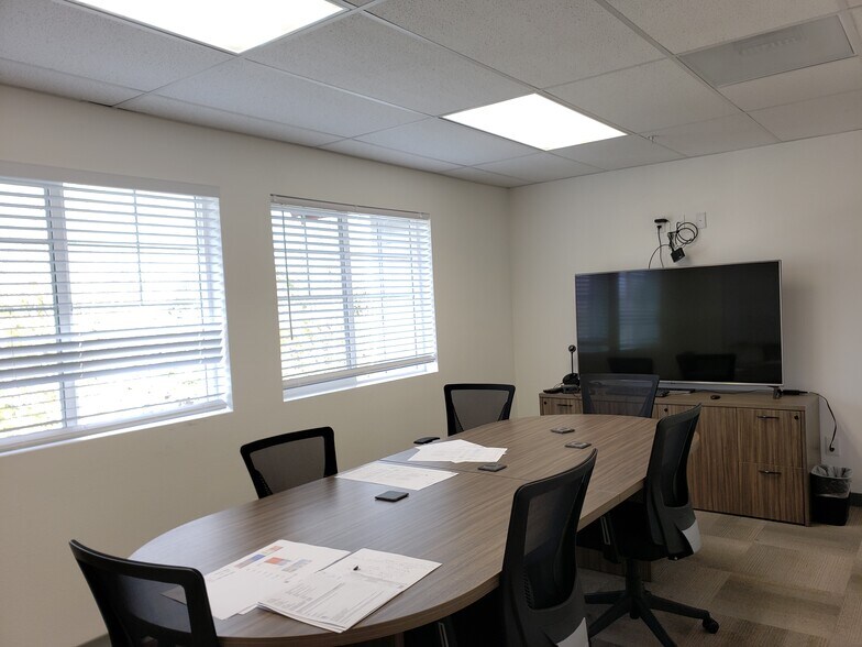 More Photos Of 1710 W Main St, Battle Ground Office For Lease