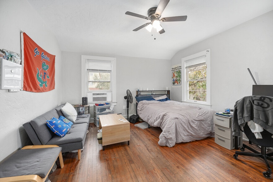 More Photos Of 949 SW 13th St, Gainesville Office Residential For Sale