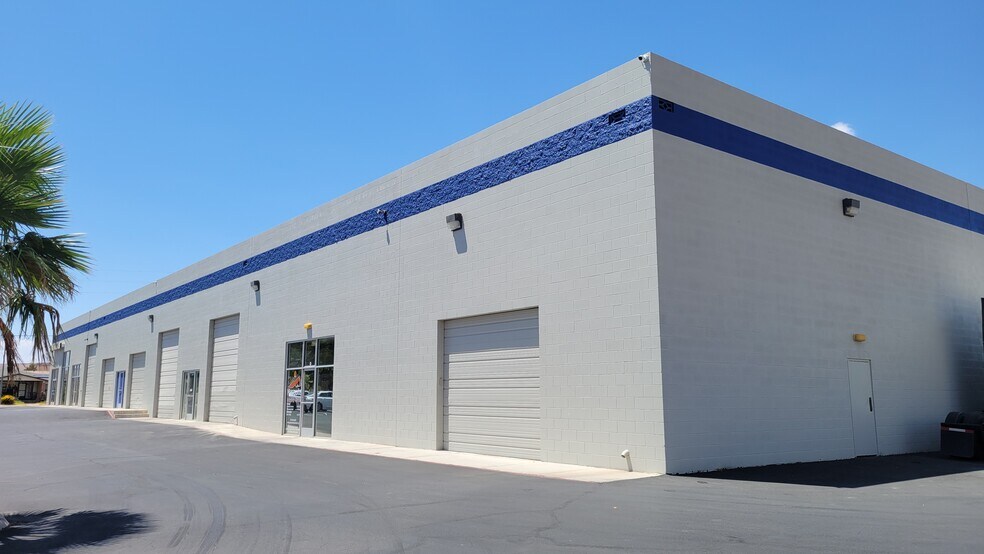 More Photos Of 120-140 Riverside Rd, Mesquite Showroom For Lease