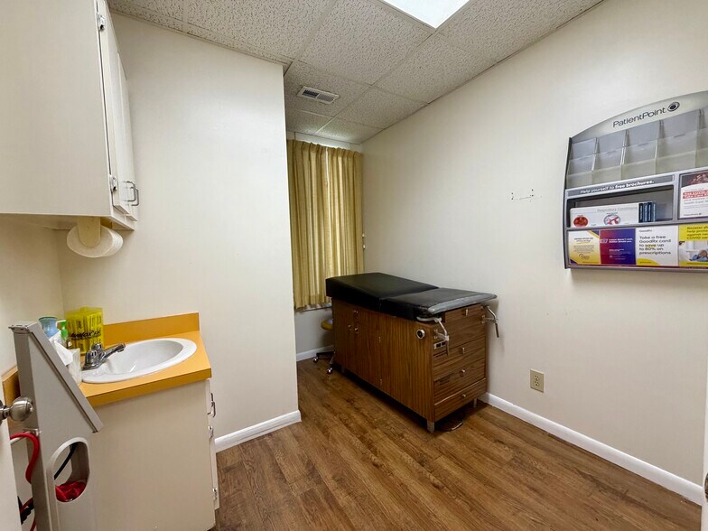 More Photos Of 111 Coastal Way, Chesapeake Medical For Lease