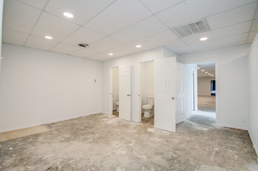 More Photos Of 7002 Bissell Rd, Manvel Manufacturing For Lease