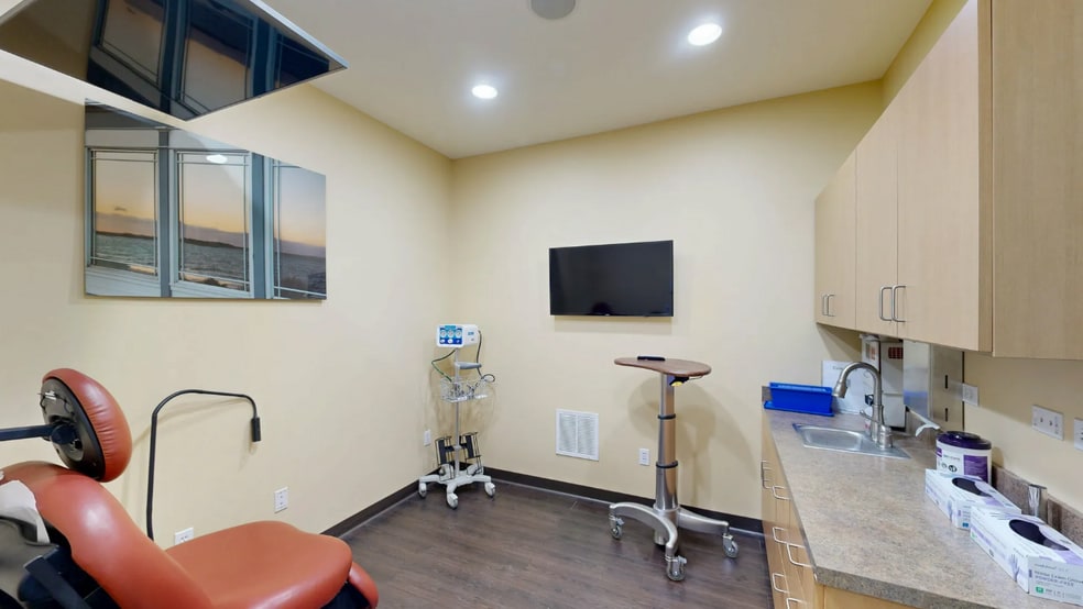 More Photos Of 447 Naubuc Ave, Glastonbury Office For Sale