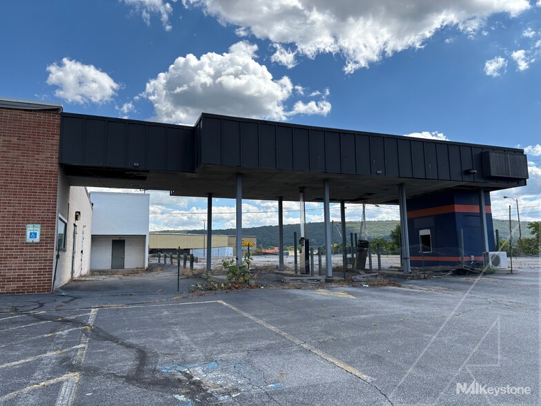 More Photos Of 2101 Centre Ave, Reading Storefront Retail Office For Sale