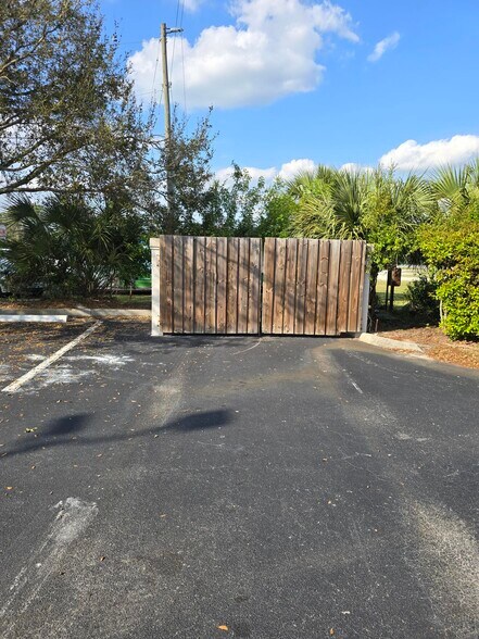 More Photos Of 1201 N Parrott Ave, Okeechobee Medical For Sale