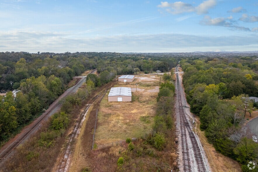 More Photos Of 1516 S Sycamore St, Palestine Warehouse For Sale
