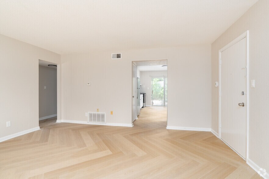 More Photos Of 400 N Oakland Ave, Carbondale Apartments For Sale