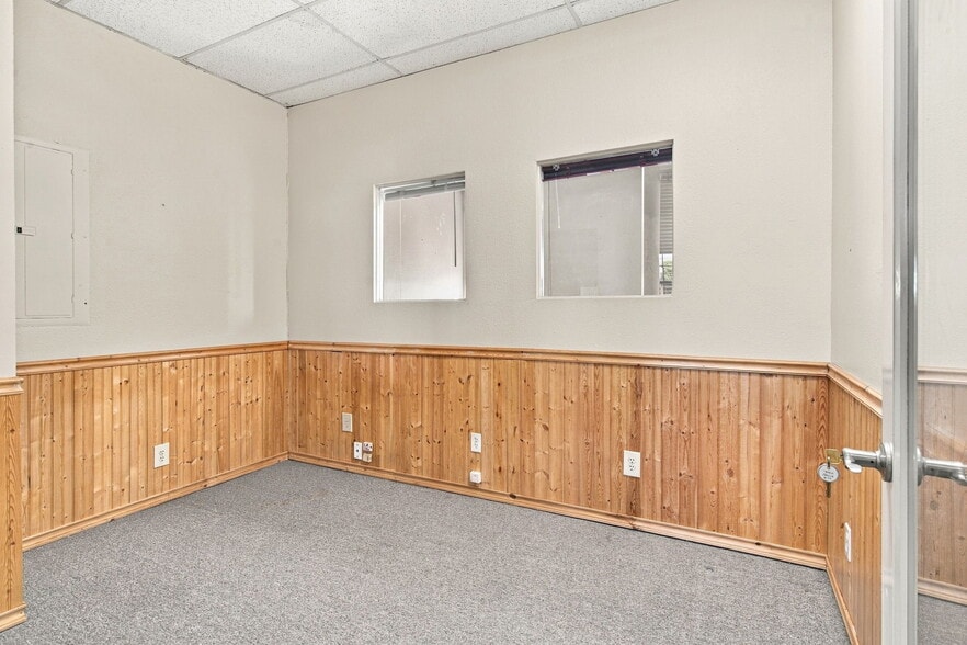 More Photos Of 403 W 11th St, Tracy Office For Sale