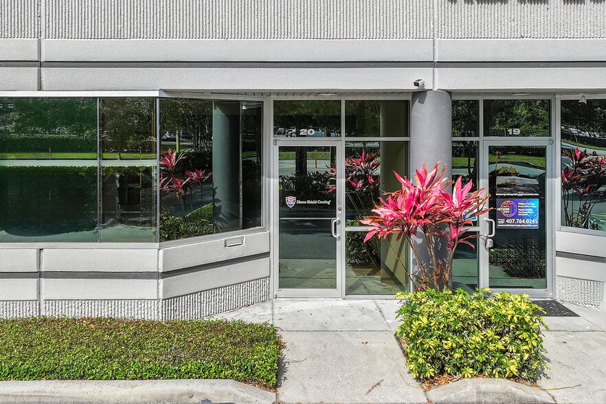 More Photos Of 7901 Kingspointe Pky, Orlando Showroom For Sale