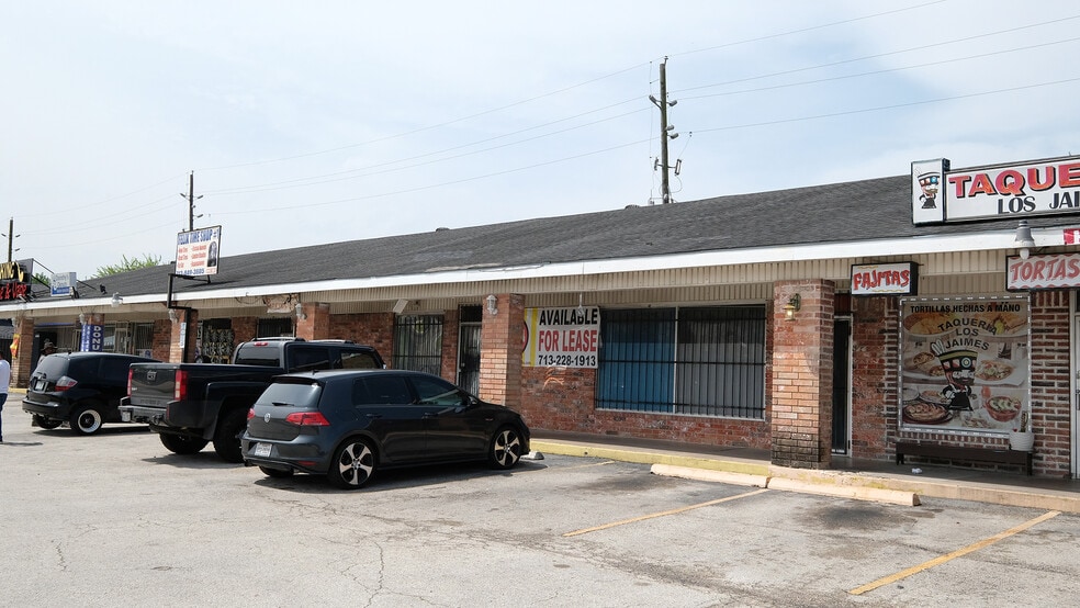 More Photos Of 6615-6627 Brittmoore Rd, Houston Storefront For Lease