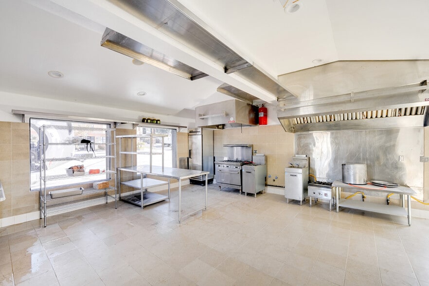 More Photos Of 6500 Foothill Blvd, Tujunga Restaurant For Sale