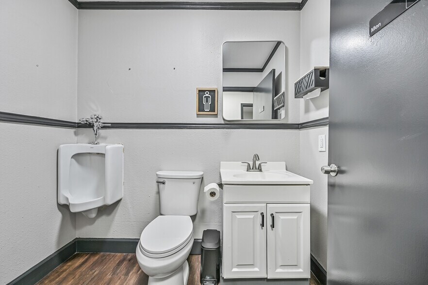 More Photos Of 512 N Friendswood Dr, Friendswood Office For Lease