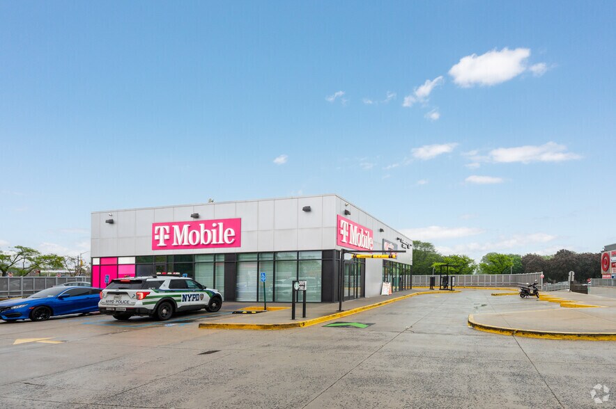 More Photos Of Hutchinson River Pky @ Wennerplace, Bronx Unknown For Lease