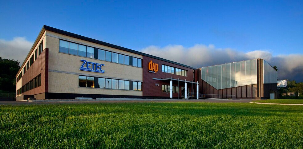 More Photos Of 875 Boul Charest O, Québec Office For Sale