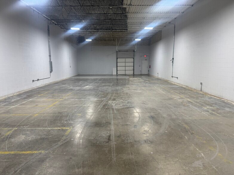 More Photos Of 3716 Alliance Dr, Greensboro Warehouse For Lease