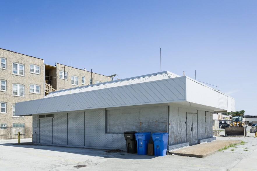 More Photos Of 2626 E 79th St, Chicago Restaurant For Lease