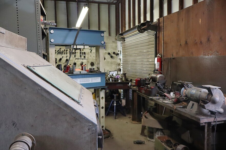 More Photos Of 1530 Parker Ln, Enterprise Warehouse For Lease