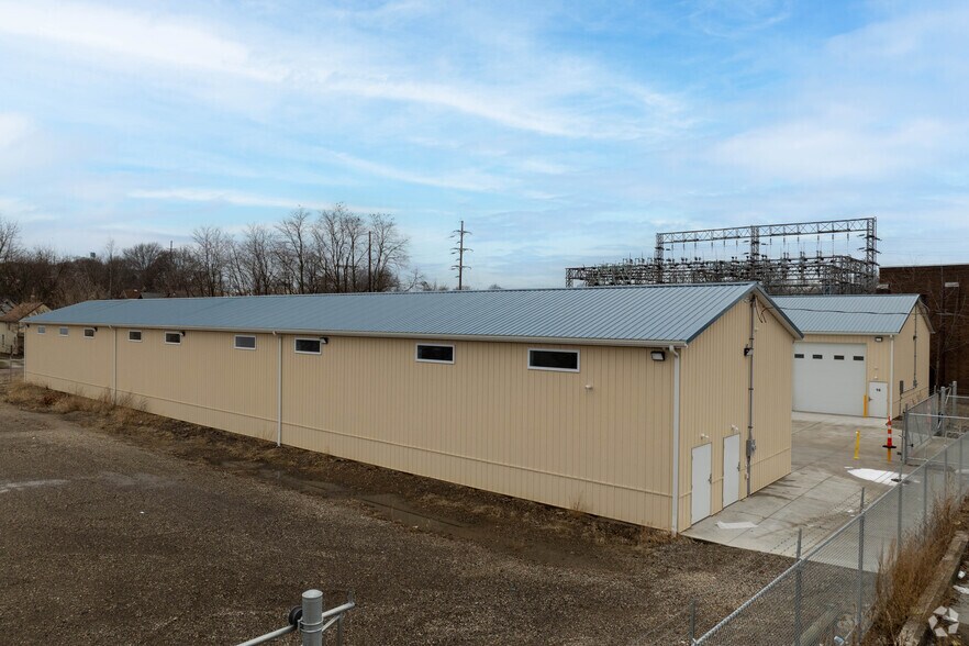 Primary Photo Of 236 Annadale Ave, Akron Distribution For Lease