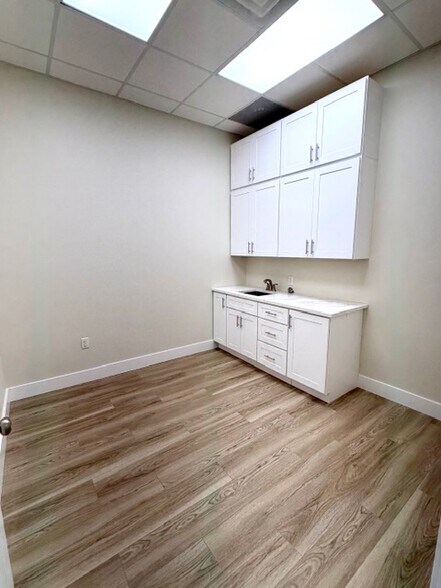 More Photos Of 2370 North Blvd W, Davenport Medical For Lease