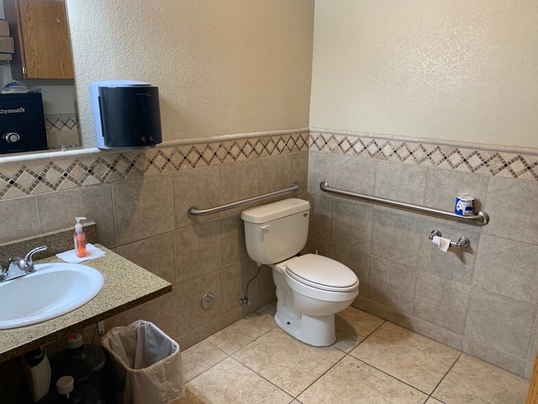 More Photos Of 18205 N 51st Ave, Glendale Medical For Lease