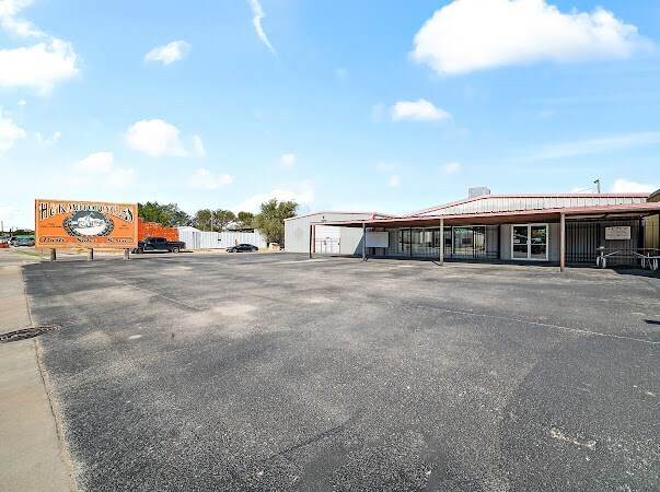More Photos Of 908 W 3rd St, Big Spring Auto Dealership For Sale