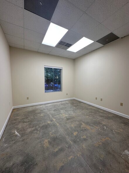 More Photos Of 3721 Lynn Rd, Raleigh Unknown For Lease