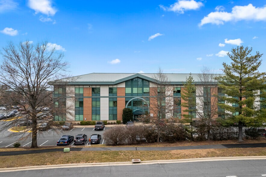 More Photos Of 19455 Deerfield Ave, Lansdowne Medical For Lease