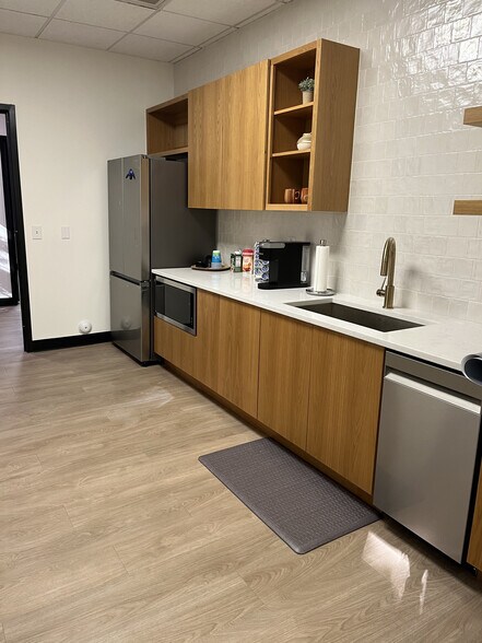 More Photos Of 601 Cascade Pointe Ln, Cary Office For Sale