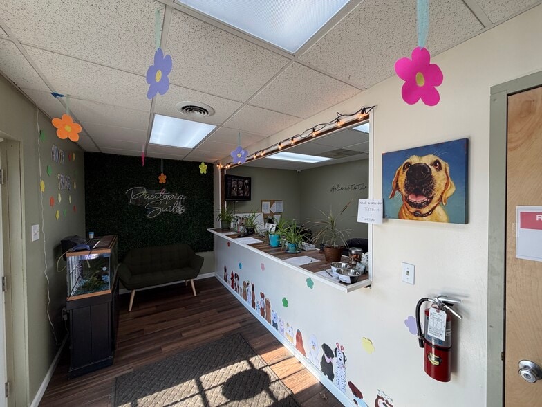 More Photos Of 104 Woodward Hill Rd, Edwardsville Office For Sale
