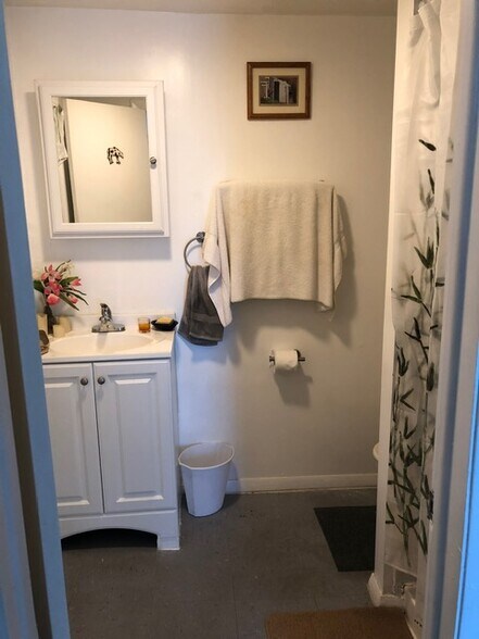 More Photos Of 411-431 N Main St, Bristol Apartments For Sale