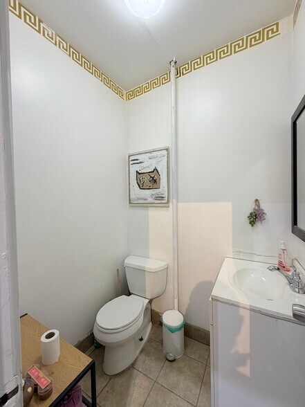More Photos Of 671 Flatbush Ave, Brooklyn Storefront Retail Residential For Lease
