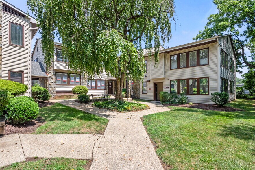 More Photos Of 101 Chestnut St, Gaithersburg Office For Sale