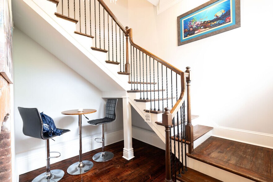 More Photos Of 1201 Baronne St, New Orleans Hotel For Sale