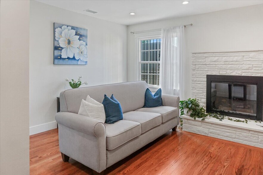 More Photos Of 1191 E Walnut St, Pasadena Office Residential For Sale