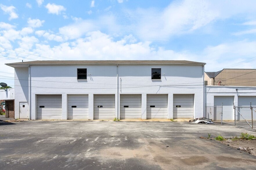 More Photos Of 2251 Bardstown Rd, Louisville Auto Repair For Sale