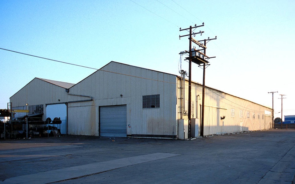 More Photos Of 7407-7411 Telegraph Rd, Montebello Warehouse For Lease