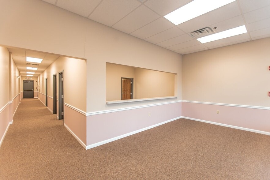 More Photos Of 1143 Oak Ridge Tpke, Oak Ridge Restaurant For Sale