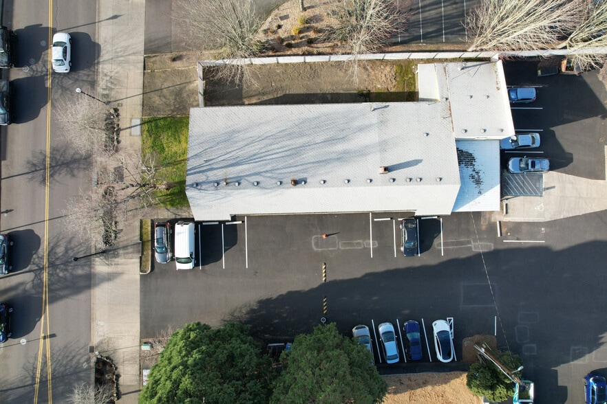 More Photos Of 9053 SW Burnham St, Portland Auto Repair For Sale