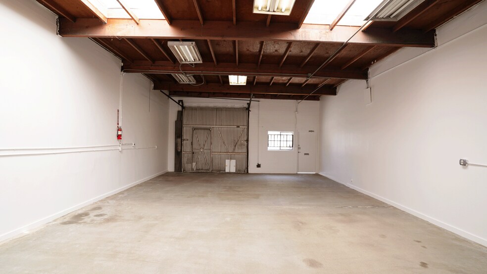 More Photos Of 2222-2308 W 2nd St, Santa Ana Service For Sale