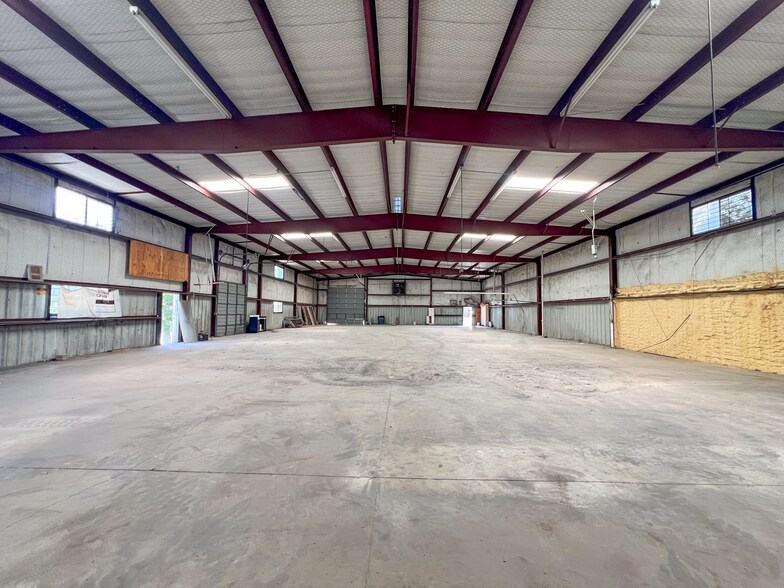 More Photos Of 925 Creekview Dr, San Antonio Manufacturing For Sale