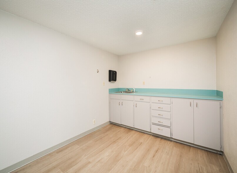 More Photos Of 4409 Menchaca Rd, Austin Medical For Sale