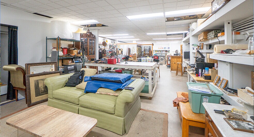 More Photos Of 309 Main St, Laurel Freestanding For Sale