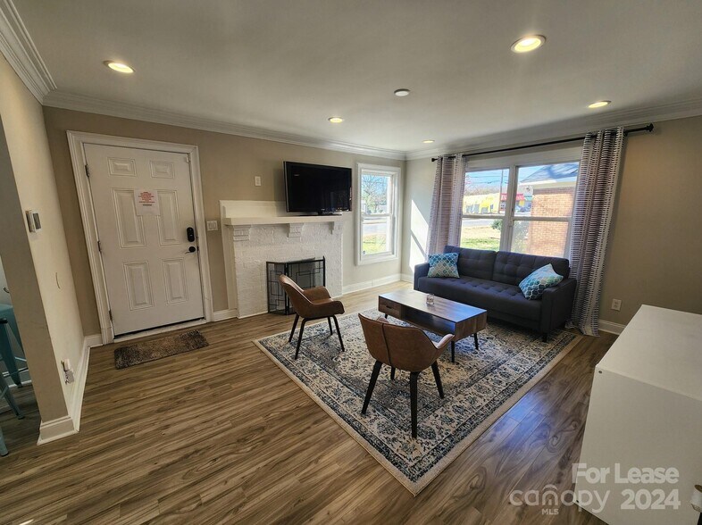 More Photos Of 1508 Remount Rd, Charlotte Showroom For Lease