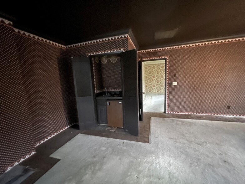 More Photos Of 5070 N 6th St, Fresno Office For Lease