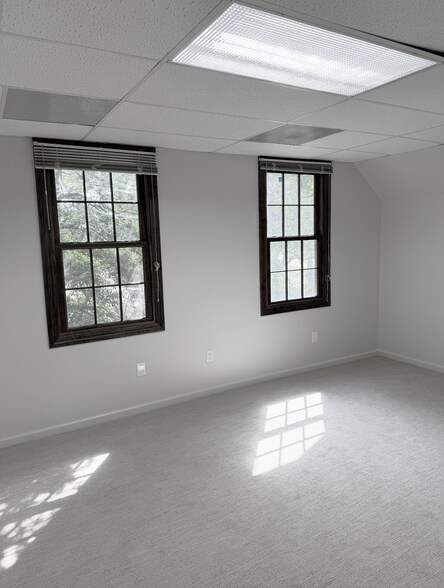 More Photos Of 300-304 Montvue Rd, Knoxville Office For Lease