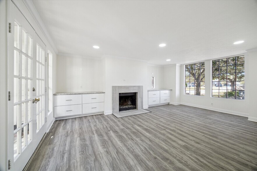 More Photos Of 16815 Royal Crest Dr, Houston Loft Creative Space For Lease