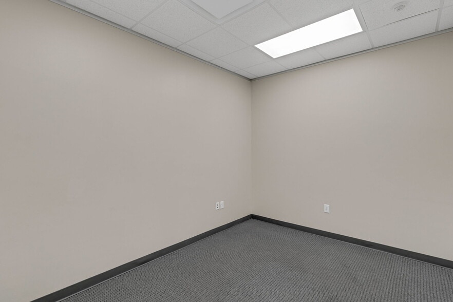 More Photos Of 8110 Parkside Ave, Baytown Warehouse For Sale