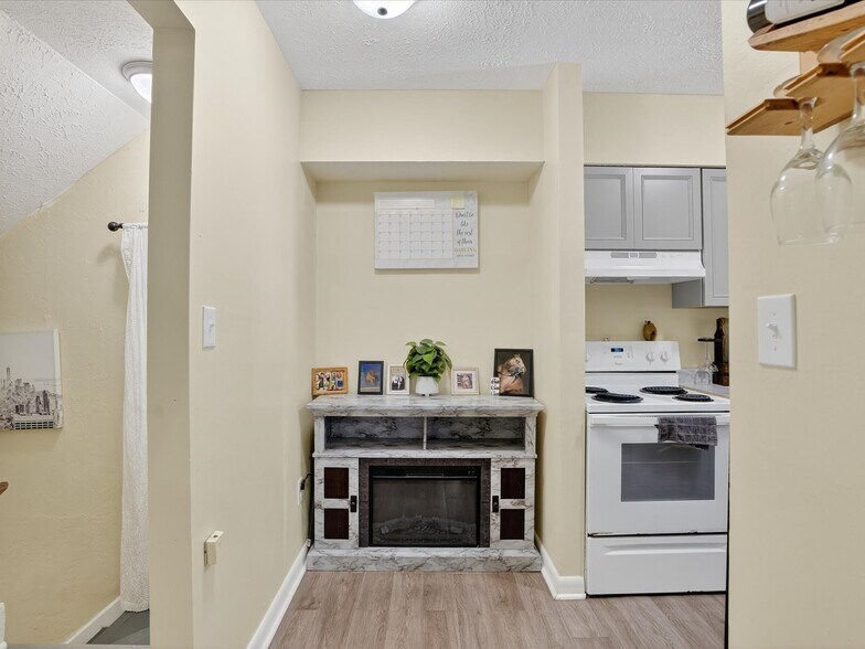 More Photos Of 219 Magnolia Ave, Daytona Beach Storefront Retail Residential For Sale