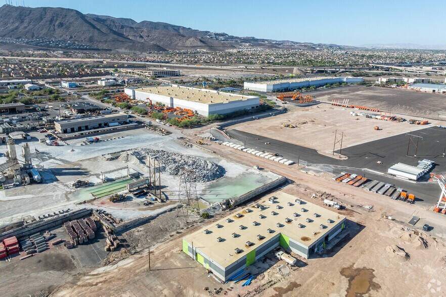 More Photos Of 190 S Fourth St, Henderson Manufacturing For Lease