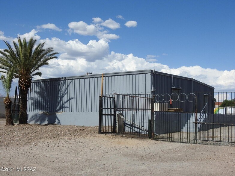 More Photos Of 2450 N Jackrabbit Ave, Tucson Distribution For Sale